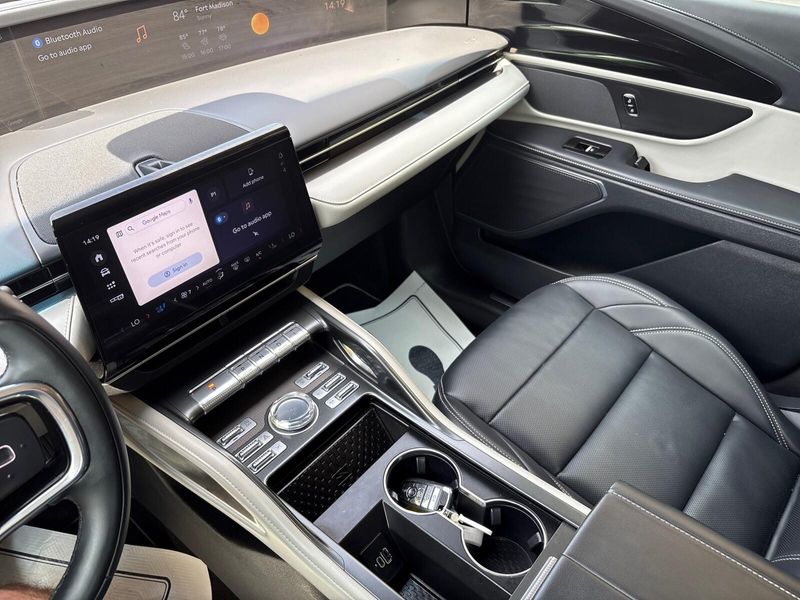 Used 2024 Lincoln Nautilus PremiereImage 13