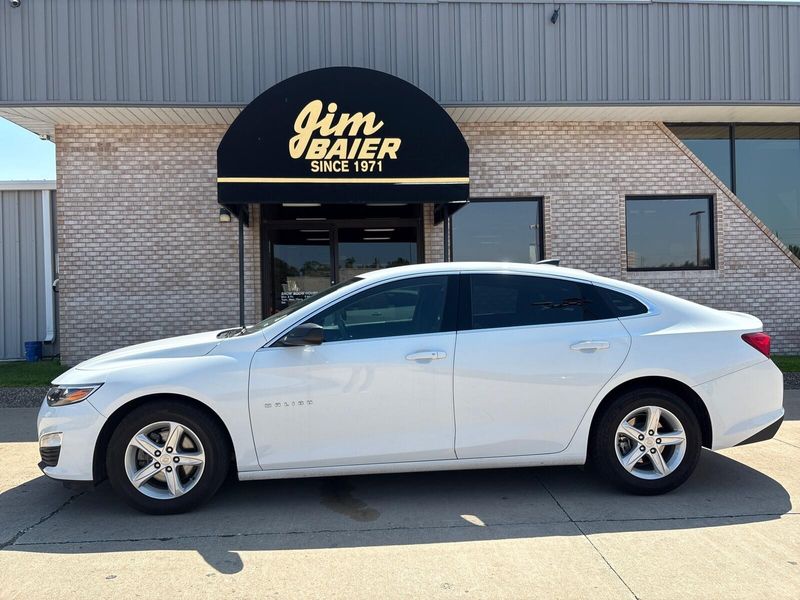 Used 2023 Chevrolet Malibu LSImage 2
