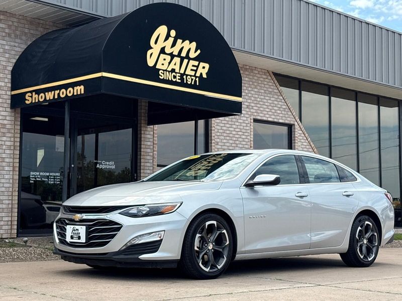 2022 Chevrolet Malibu LTImage 1