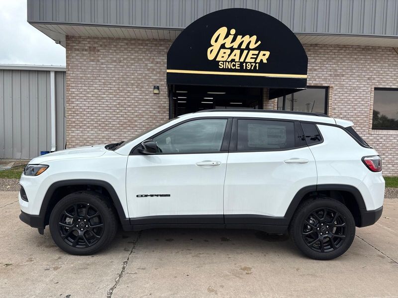 2025 Jeep Compass Latitude 4x4Image 2
