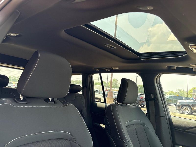 2025 Jeep Grand Cherokee Laredo X 4x4Image 8