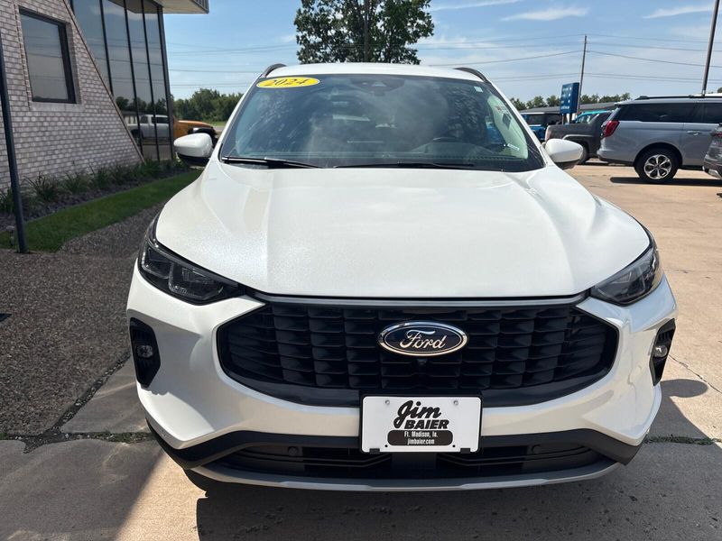 Used 2024 Ford Escape PlatinumImage 6