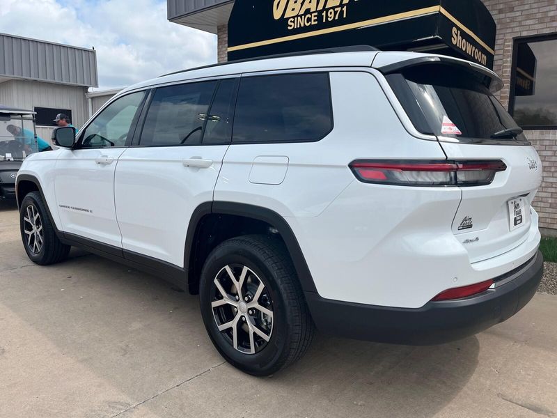 2025 Jeep Grand Cherokee L Limited 4x4Image 13