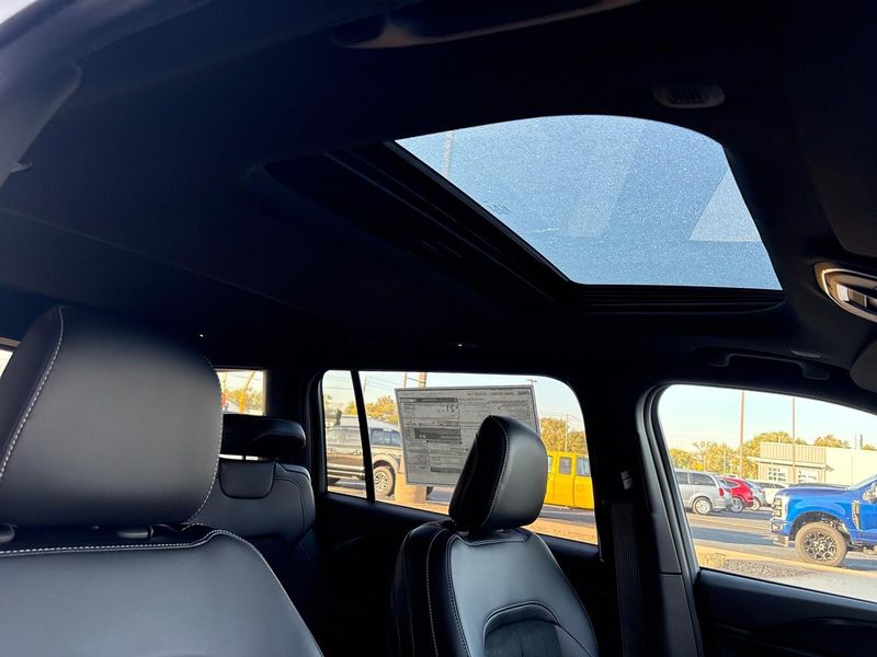 New 2025 Jeep Grand Cherokee L Altitude X 4x4Image 9