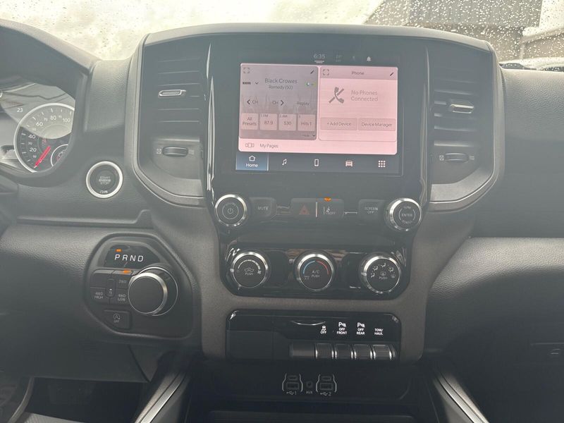New 2027 RAM 1500 Express Crew Cab 4x4 5