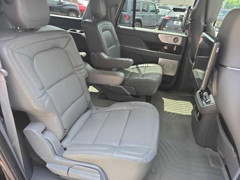 Used 2020 Lincoln Navigator ReserveImage 12