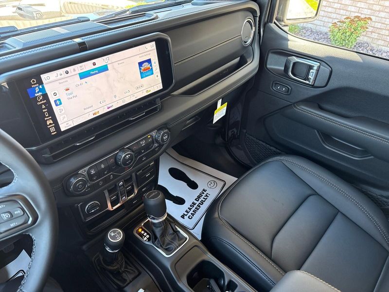 New 2025 Jeep Gladiator High Tide 4x4Image 18