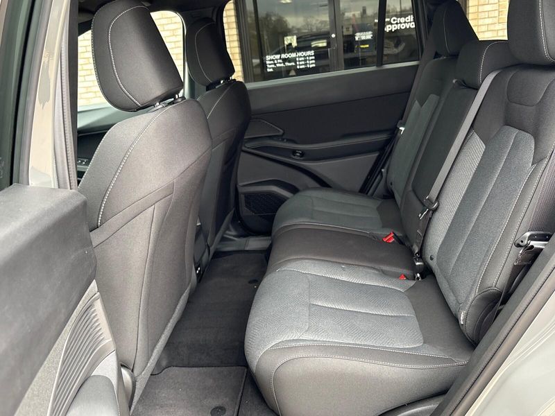 New 2026 Jeep Cherokee LaredoImage 4