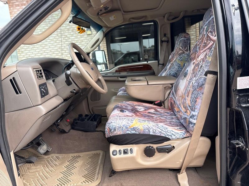 2003 Ford F-250 Lariat photo 3