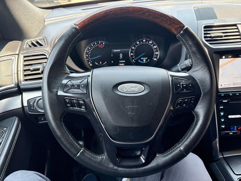 2019 Ford Explorer PlatinumImage 16