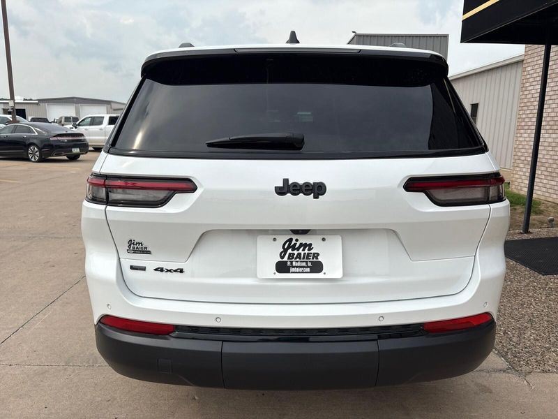 2021 Jeep Grand Cherokee L AltitudeImage 11