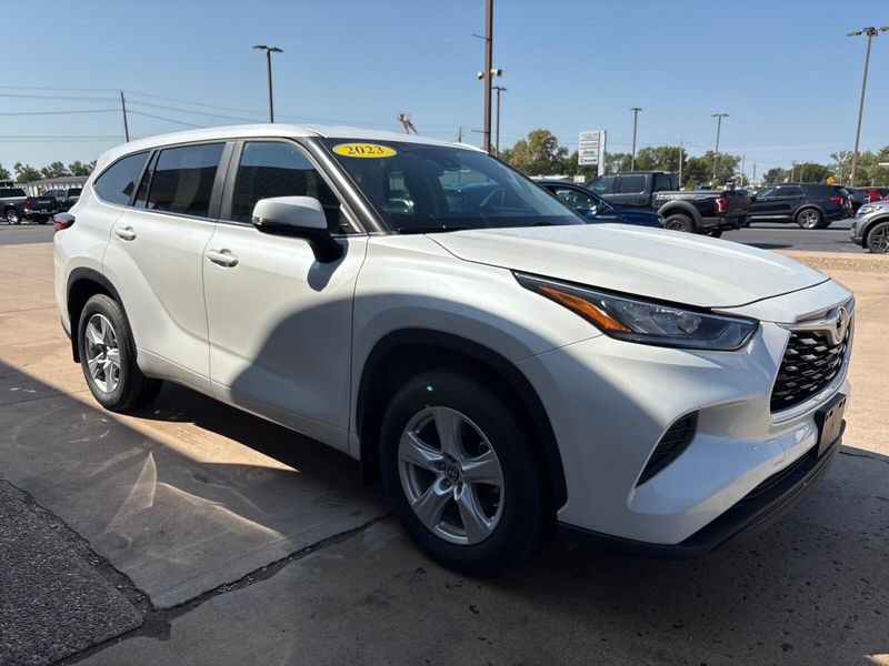 Used 2023 Toyota Highlander LImage 8