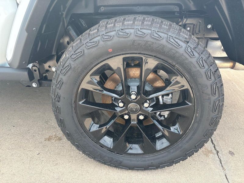 New 2025 Jeep Gladiator Nighthawk 4x4Image 11