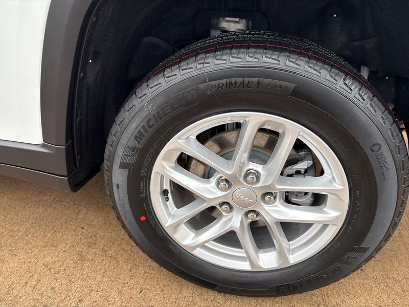 New 2026 Jeep Grand Cherokee Laredo X 4x4Image 12