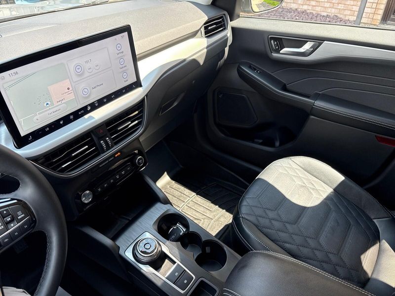 Used 2023 Ford Escape PlatinumImage 17