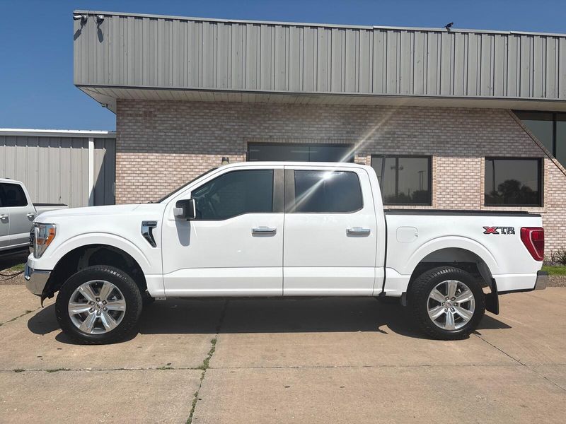 Used 2021 Ford F-150 XLTImage 2