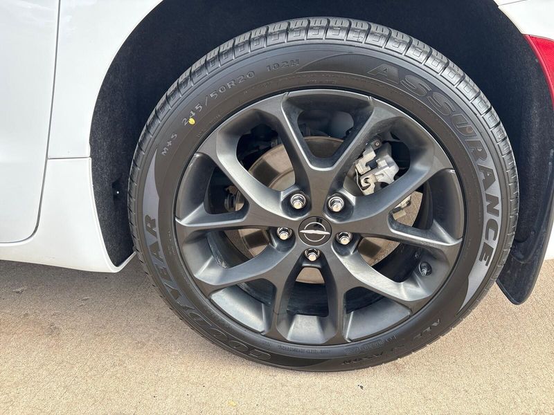 2023 Chrysler Pacifica Touring L photo 13