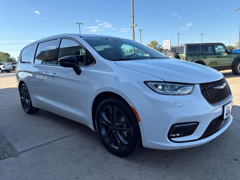 New 2026 Chrysler Pacifica SelectImage 9