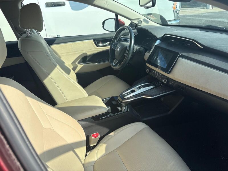 Used 2018 Honda Clarity Plug-In Hybrid TouringImage 4