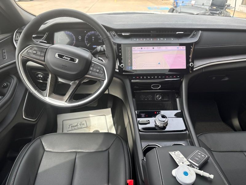 New 2026 Jeep Grand Cherokee L Limited Reserve 4x4Image 7