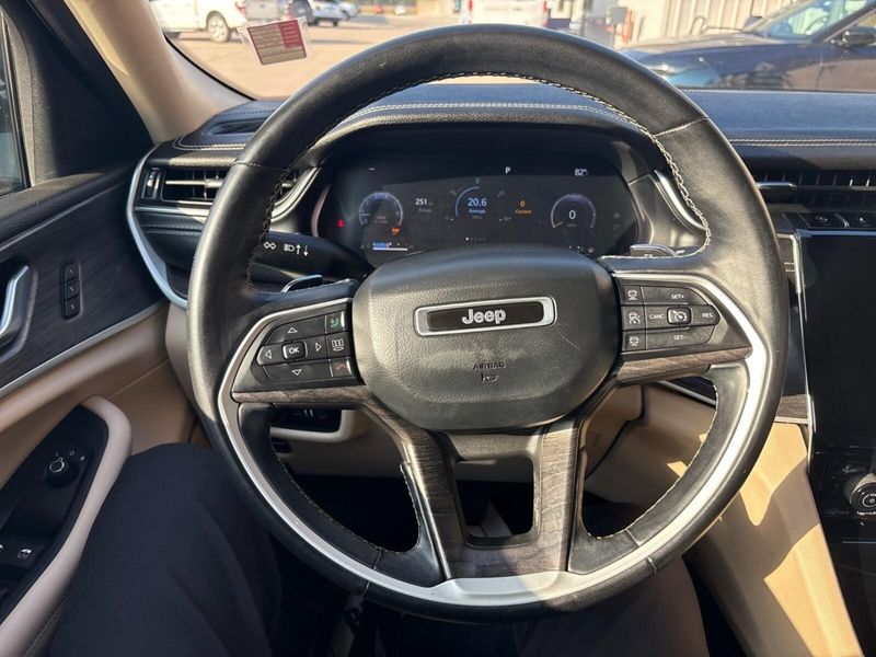 Used 2021 Jeep Grand Cherokee L LimitedImage 16
