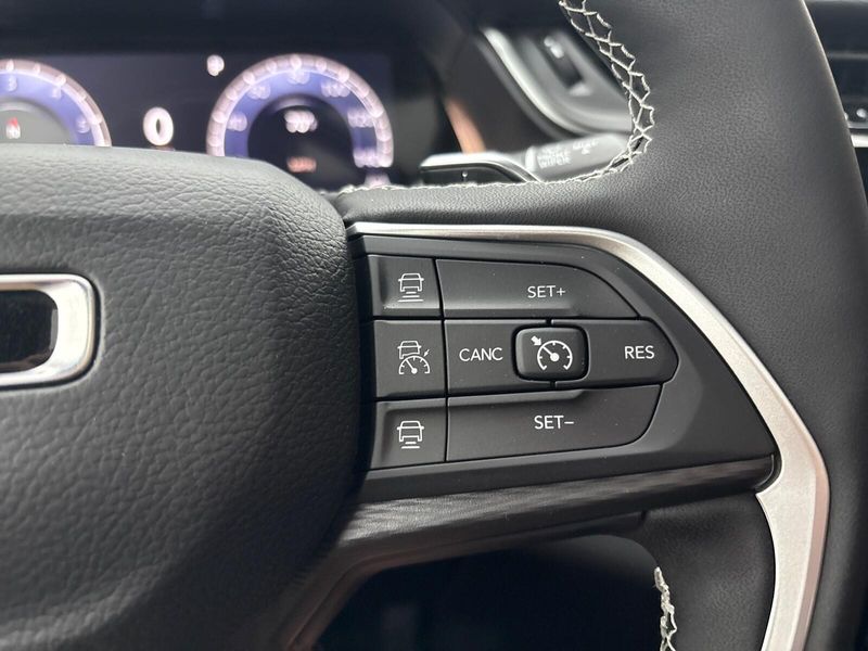 2025 Jeep Grand Cherokee Altitude X 4x4Image 15