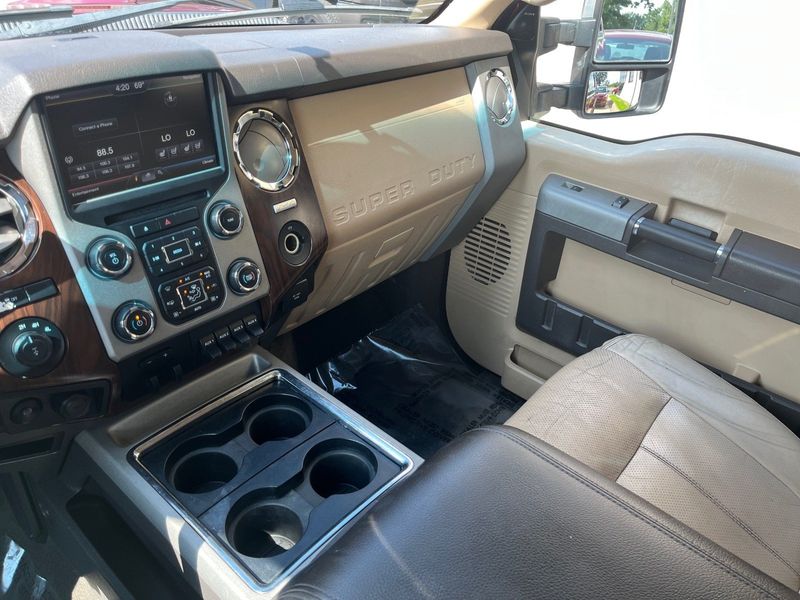 2015 Ford F-250 LariatImage 18