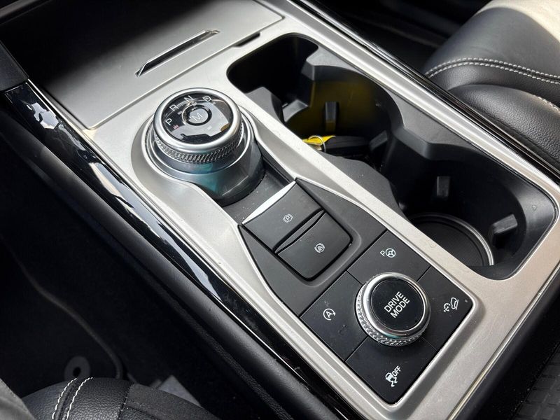 2021 Ford Explorer STImage 23