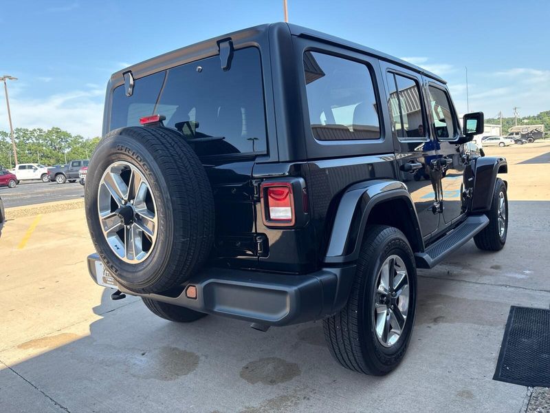 Used 2021 Jeep Wrangler Unlimited SaharaImage 9