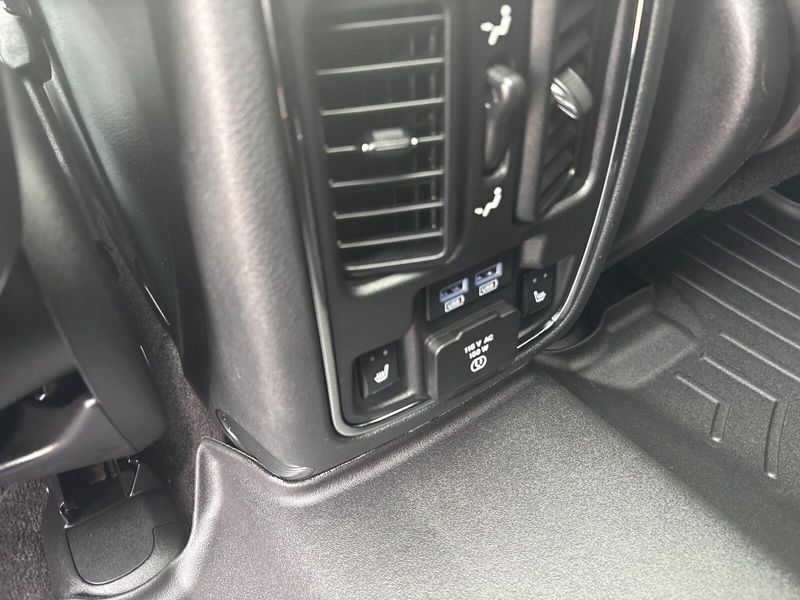 Used 2018 Jeep Grand Cherokee OverlandImage 5