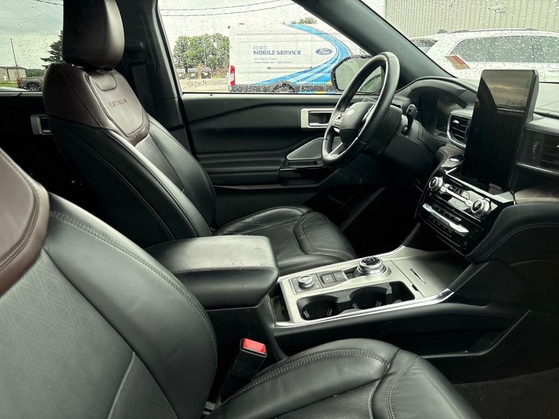 Used 2022 Ford Explorer PlatinumImage 10