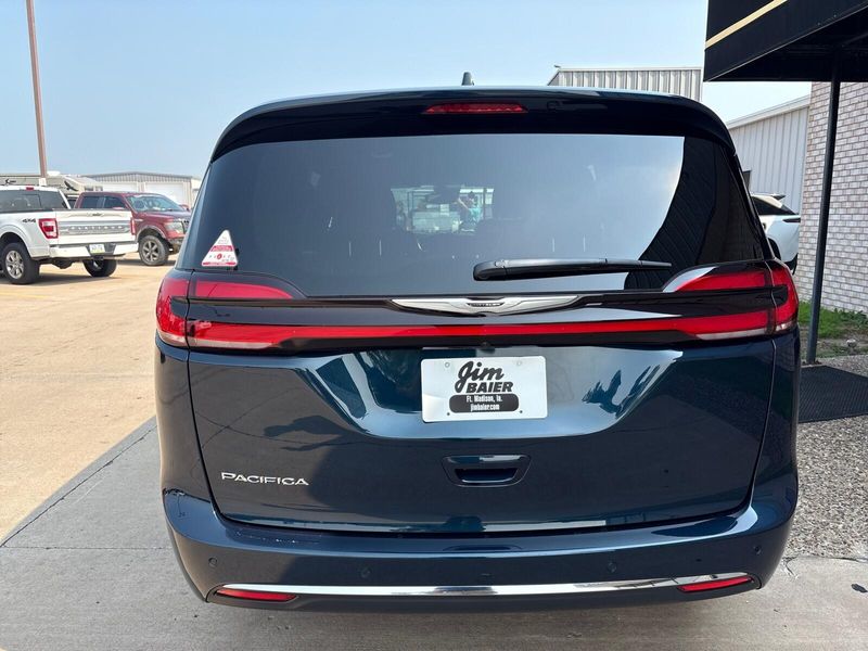 New 2025 Chrysler Pacifica SelectImage 10