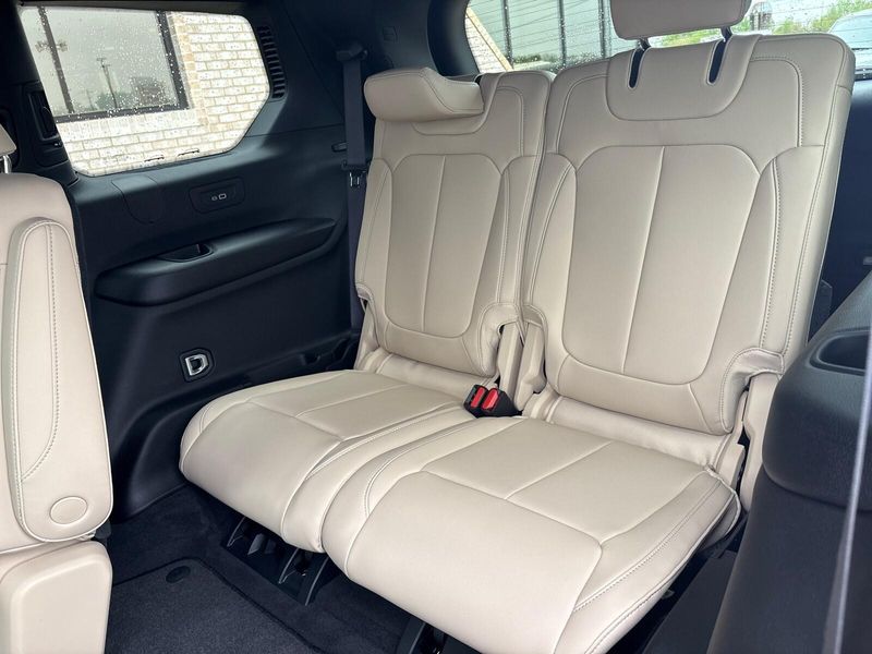 2025 Jeep Grand Cherokee L Limited 4x4Image 5