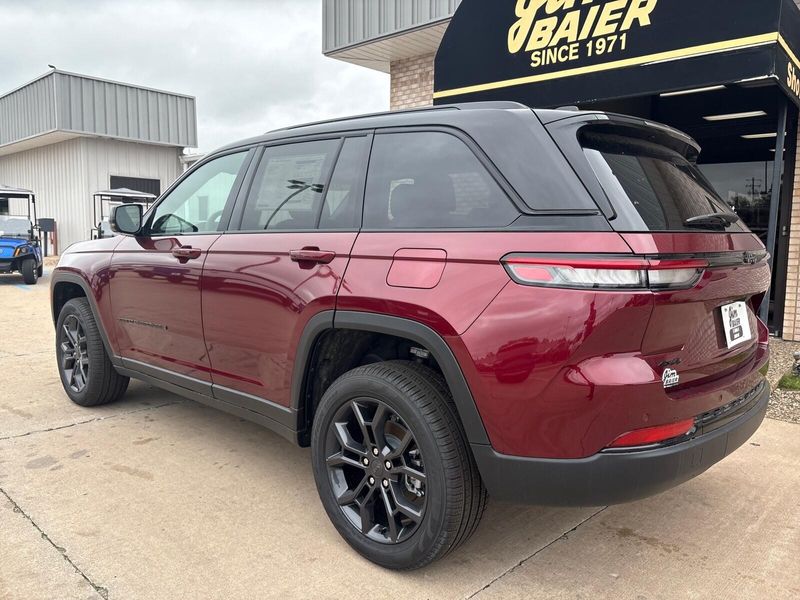 New 2025 Jeep Grand Cherokee Limited 4x4Image 10