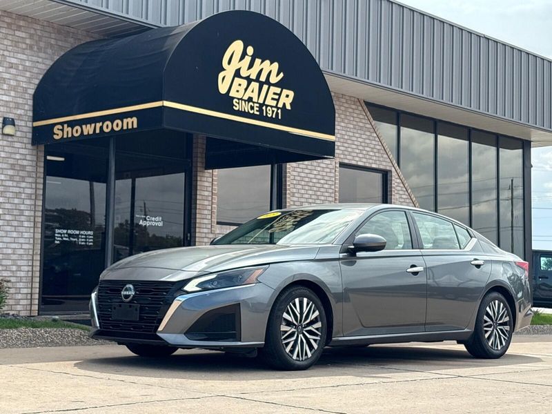 Used 2023 Nissan Altima 2.5 SVImage 1