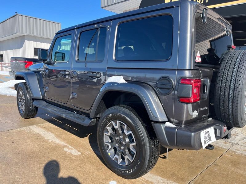 2025 Jeep Wrangler 4-door SaharaImage 10