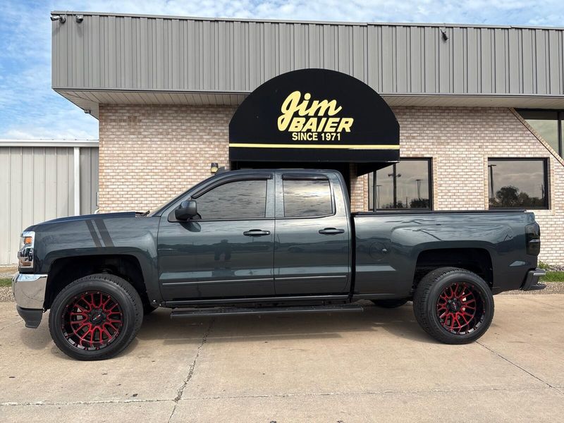 Used 2018 Chevrolet Silverado 1500 LTImage 2