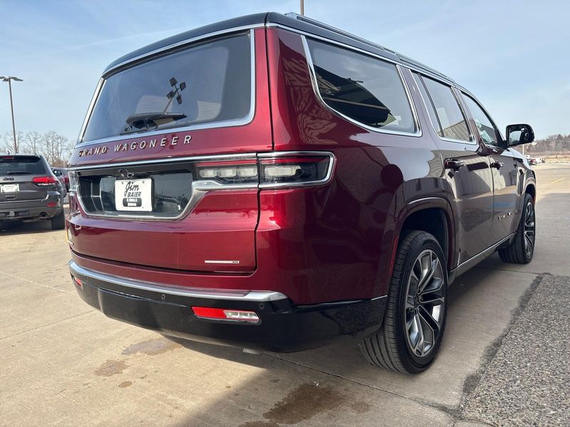 2022 Jeep Grand Wagoneer Series IIIImage 14