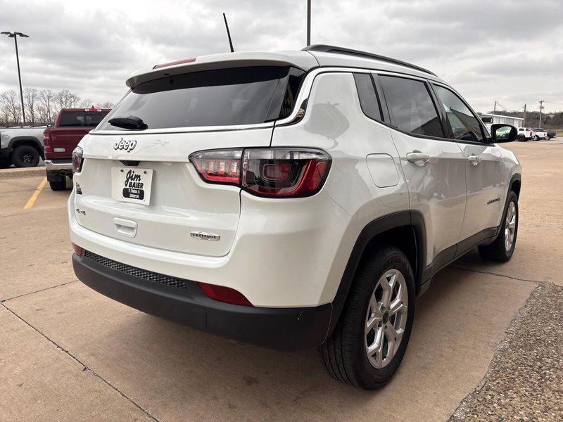 Used 2025 Jeep Compass LatitudeImage 8
