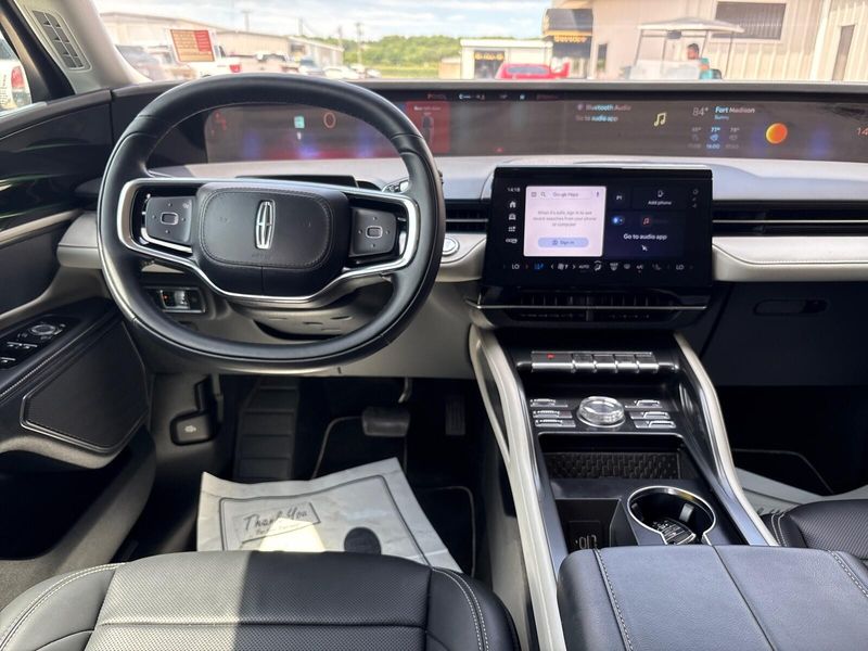 Used 2024 Lincoln Nautilus PremiereImage 5