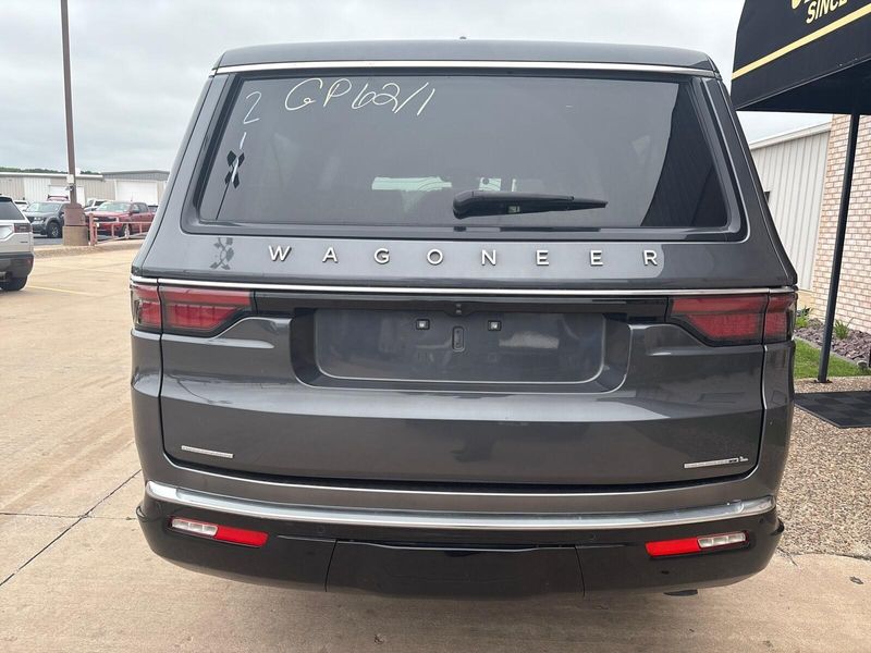 2023 Jeep Wagoneer L Series IIImage 10