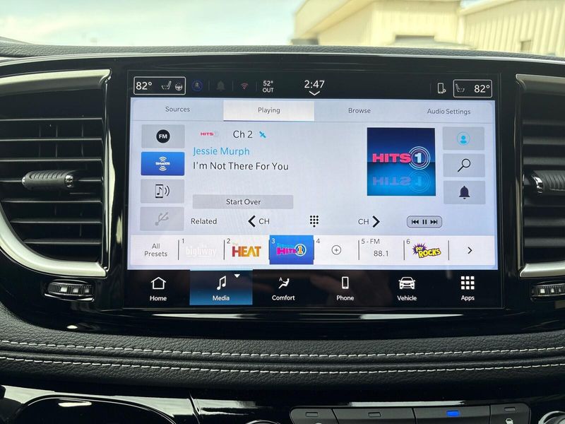 New 2026 Chrysler Pacifica SelectImage 17