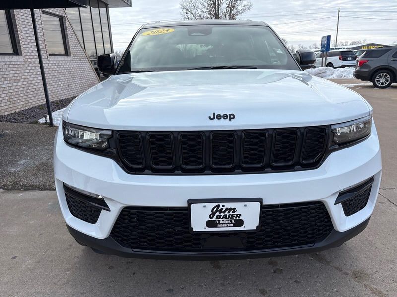 New 2025 Jeep Grand Cherokee Limited 4x4Image 6