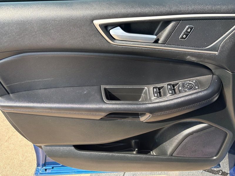 Used 2023 Ford Edge SELImage 12