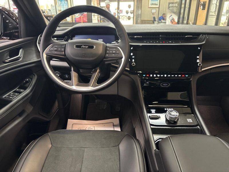 New 2026 Jeep Grand Cherokee Laredo Altitude 4x4Image 12