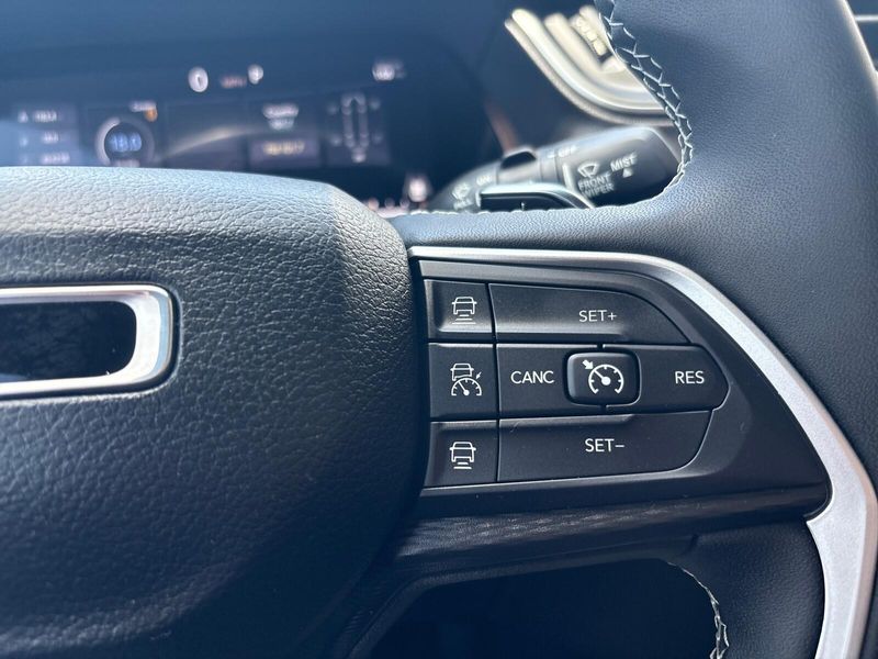 Used 2023 Jeep Grand Cherokee LaredoImage 14