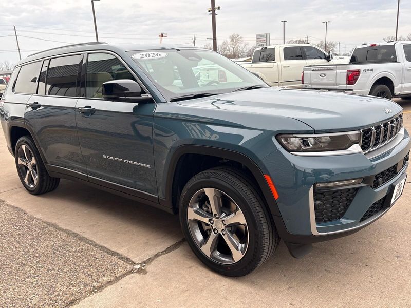 New 2026 Jeep Grand Cherokee L Limited 4x4Image 9