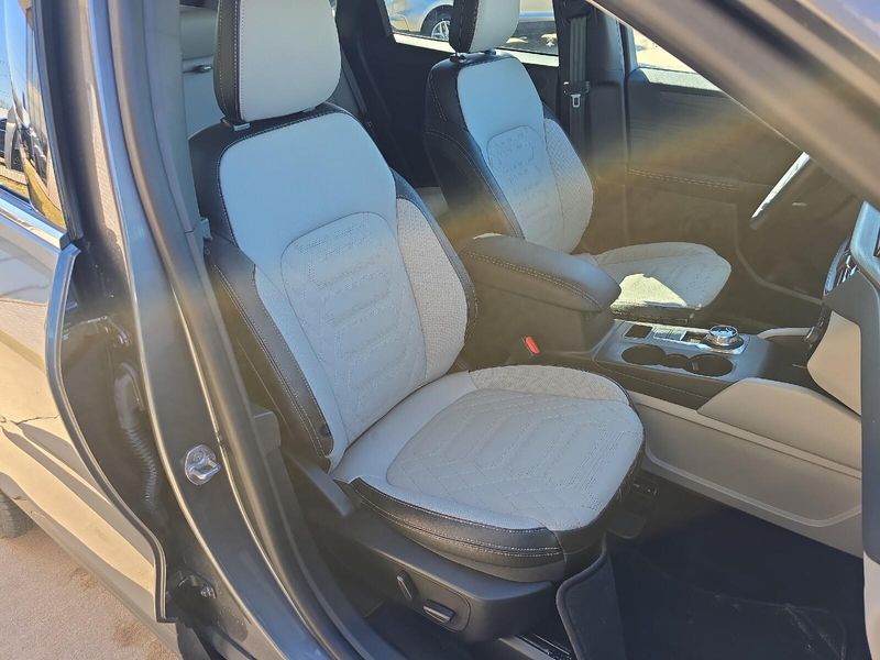 2023 Ford Escape PlatinumImage 13