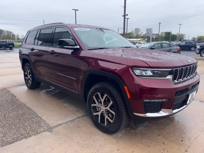 2025 Jeep Grand Cherokee L Limited 4x4Image 9