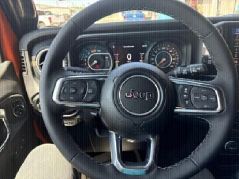 2025 Jeep Wrangler 4-door SaharaImage 15